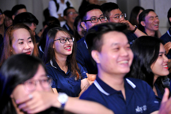 Những nụ cười rạng rỡ của các Chuyên viên Kinh Doanh